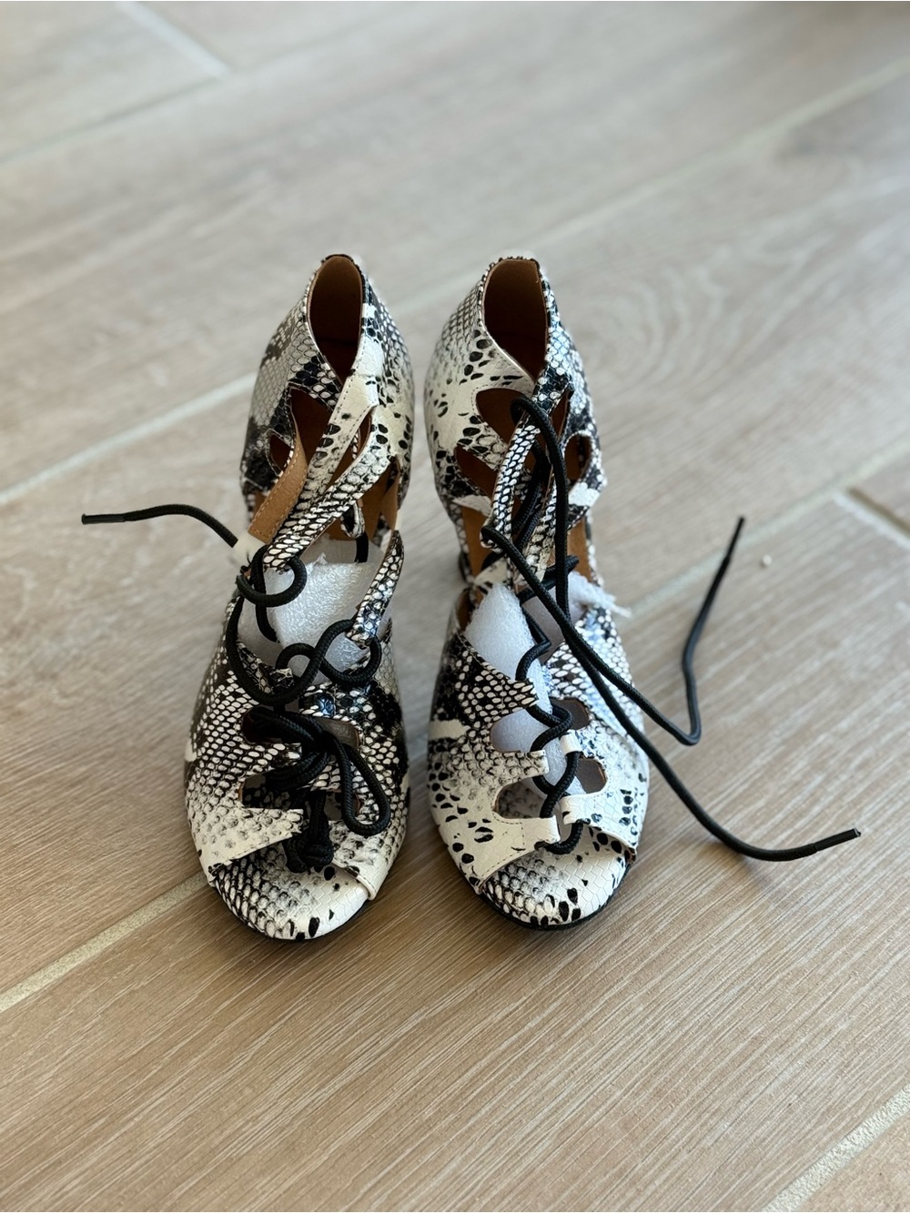 Dance shoes 318